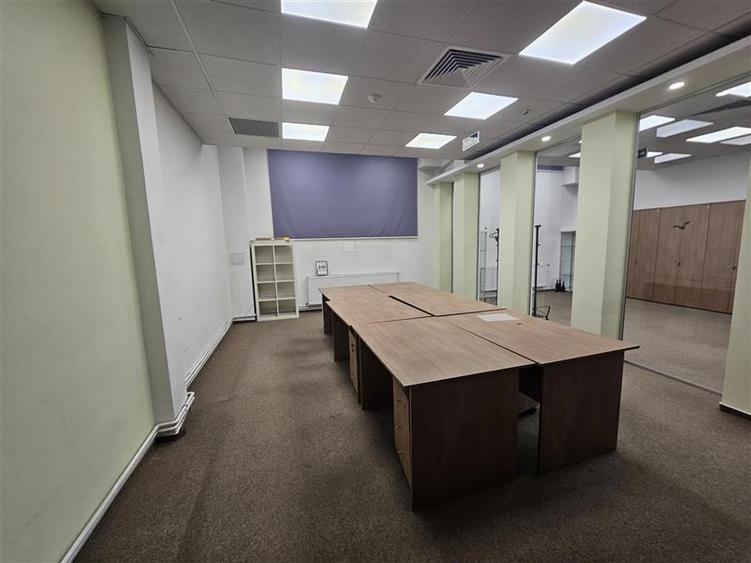 Birou, de 217 mp, în Central