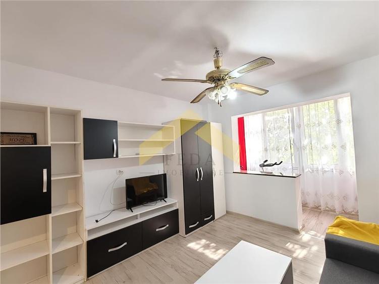 Apartament cu 2 camere decomandat, mobilat în Aurel Vlaicu