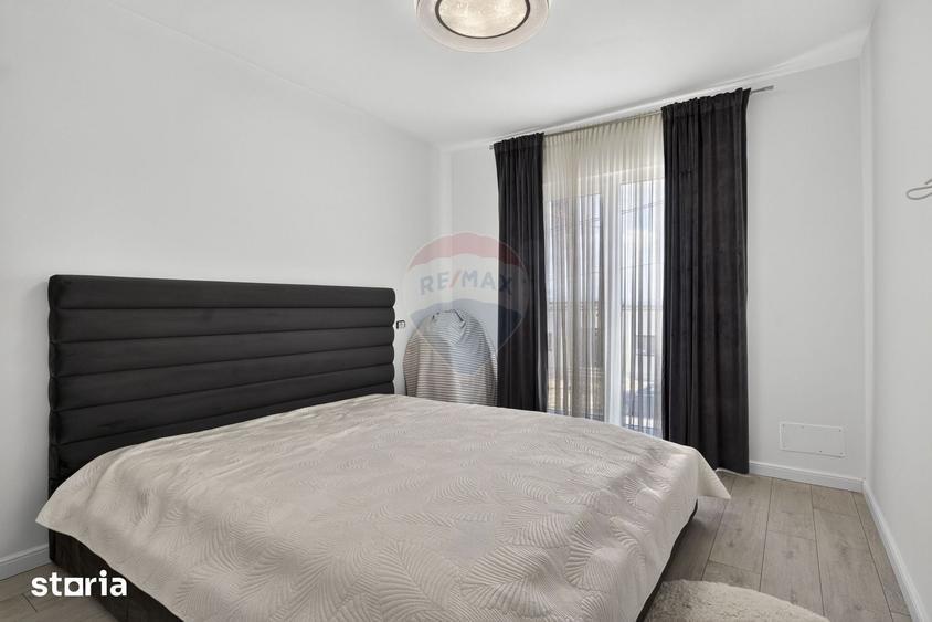 Casă cu 8 camere cu Teren 491 Mp în Central