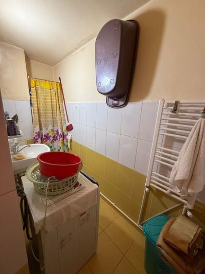 Apartament cu 3 camere semidecomandat în Unirii Sud