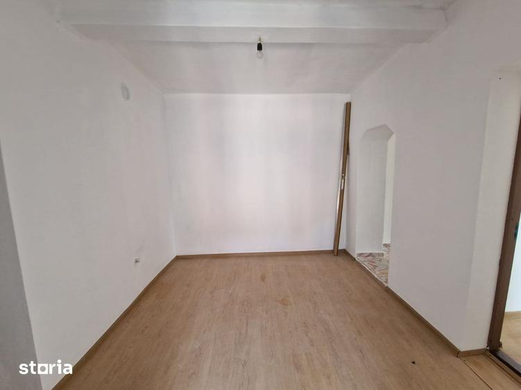 Casă cu 3 camere cu Teren 933 Mp în Sălard
