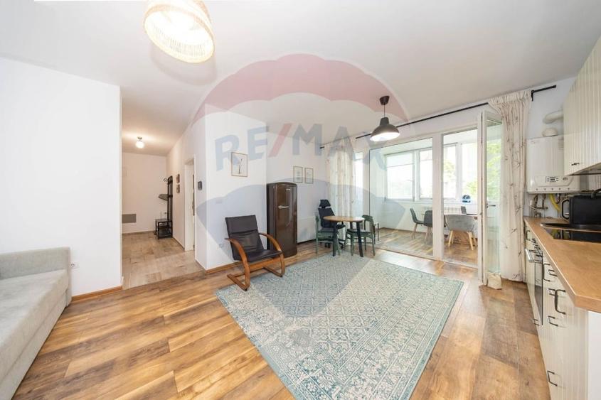 Apartament cu 3 camere decomandat, mobilat în Central