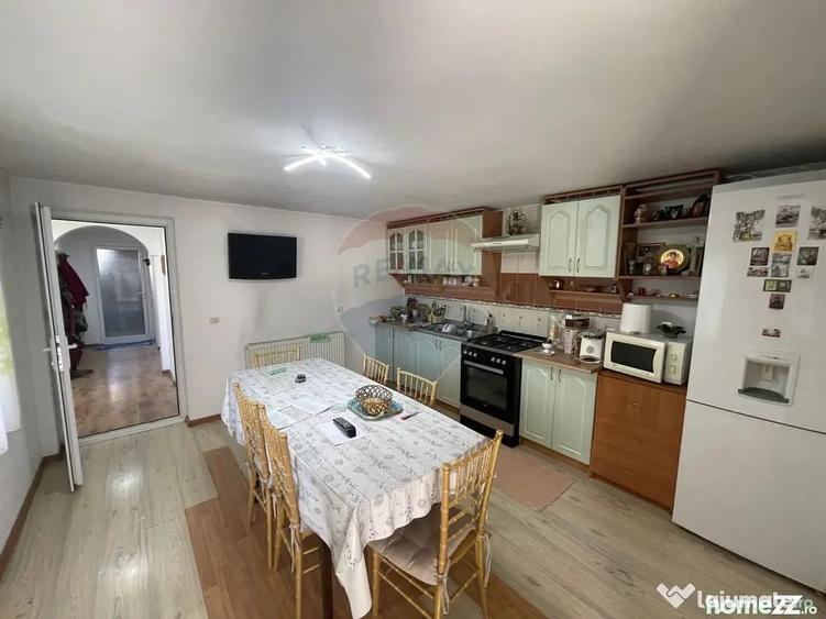 Casă cu 3 camere cu Teren 900 Mp în Roșioara
