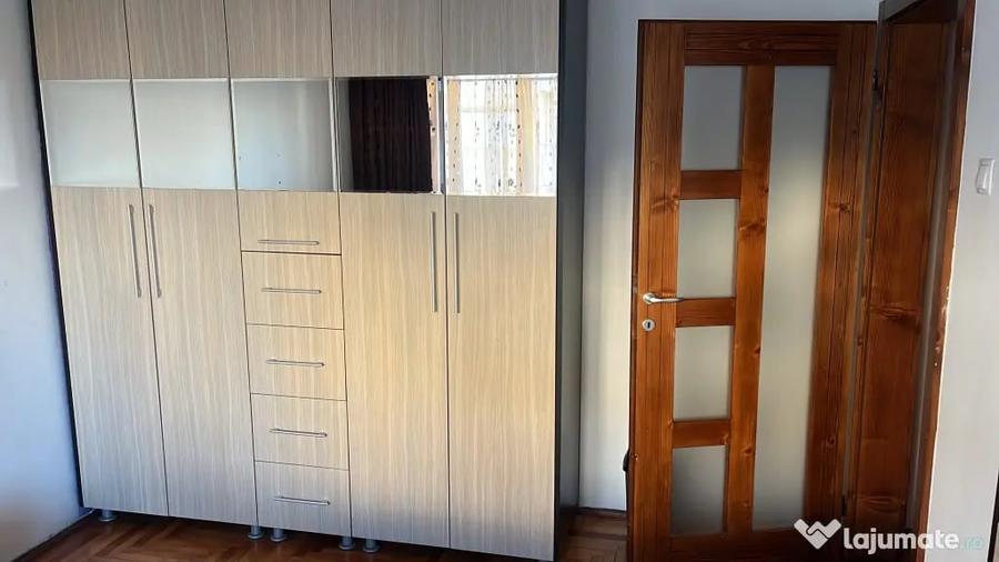 Apartament cu 3 camere decomandat în Nufărul