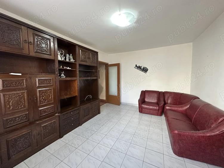 Apartament cu 3 camere în Malu Roșu