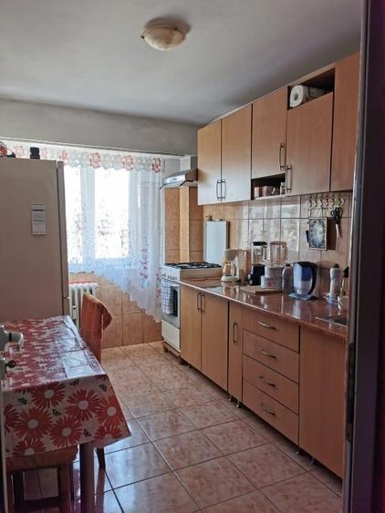 Apartament cu 2 camere decomandat, mobilat în Casa de Cultură