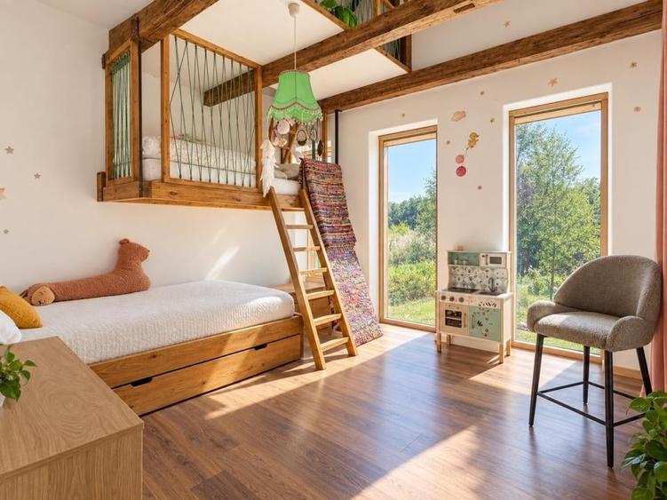 Casă cu 4 camere cu Teren 1534 Mp în Piscu