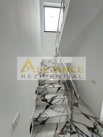 Casă individuală cu 4 camere decomandat cu Canalizare în Berceni