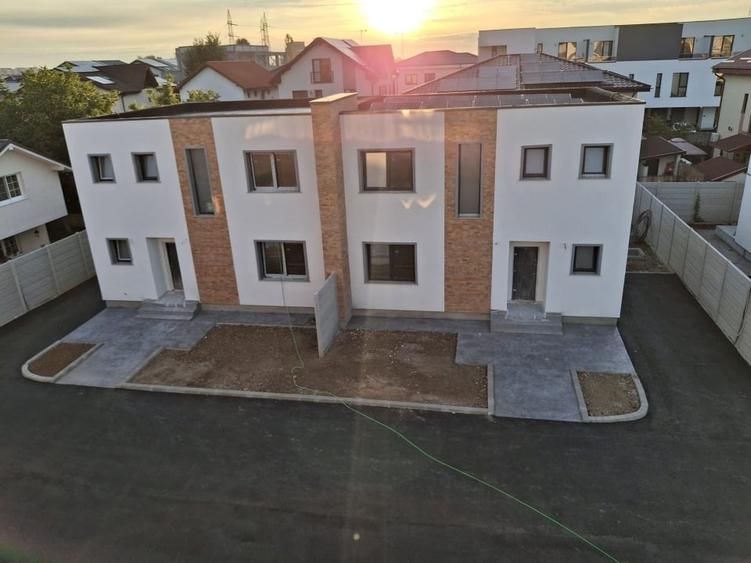 Duplex cu 4 camere cu Canalizare în 1 Decembrie 1918