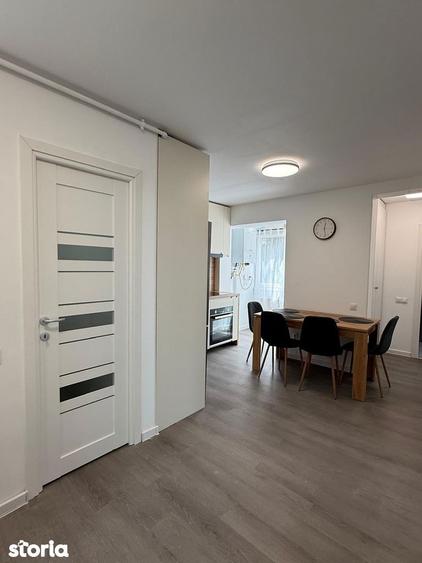 Apartament cu 3 camere decomandat în Cornișa