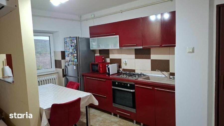 Apartament cu 4 camere decomandat în Central