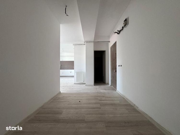 Apartament cu 3 camere în Tractorul