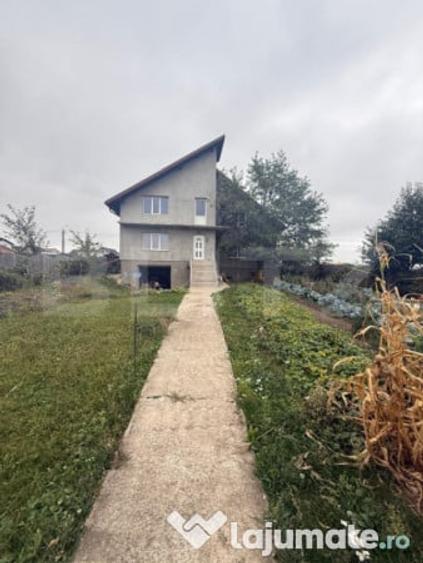 Casă cu 7 camere cu Teren 1000 Mp în Central