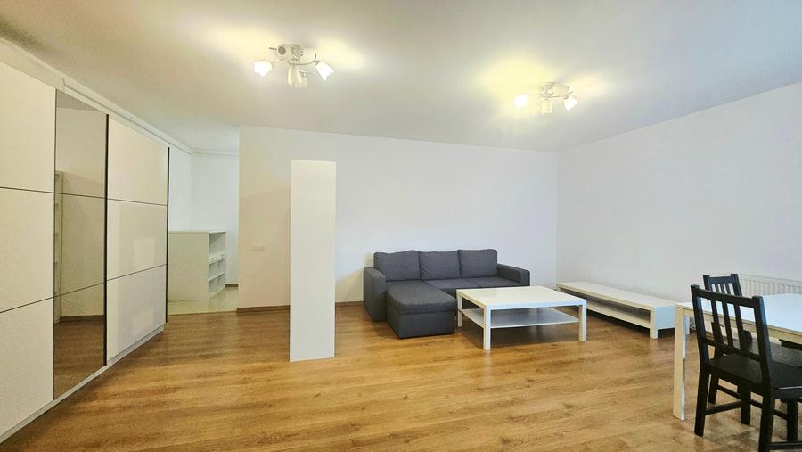 Apartament cu 3 camere semidecomandat în Străulești