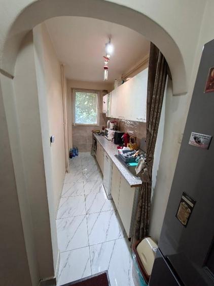 Apartament cu 3 camere semidecomandat, mobilat în Rahova