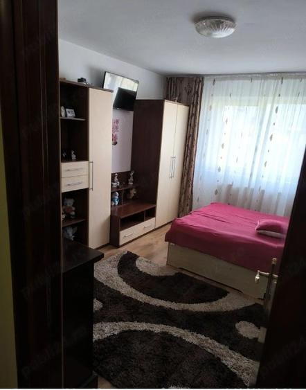 Apartament cu 3 camere semidecomandat în Noua