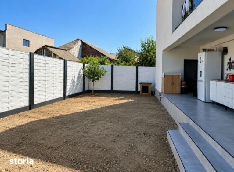 Casă cu 5 camere cu Teren 330 Mp în Central
