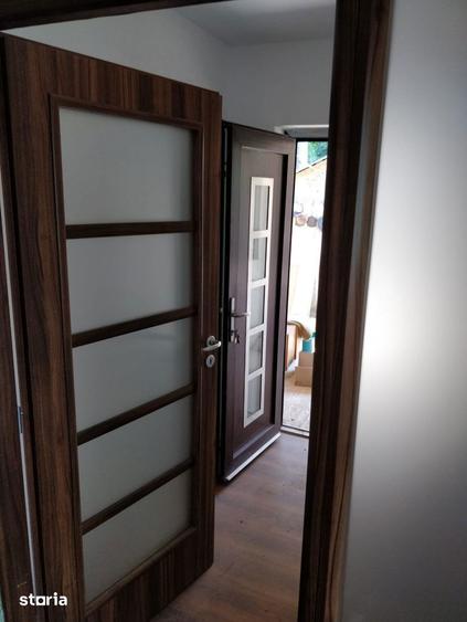 Casă cu 10 camere cu Teren 1087 Mp în Poienari