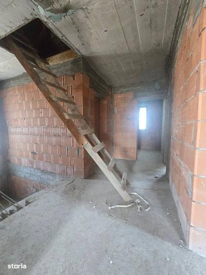 Casă cu 4 camere în Dobroești