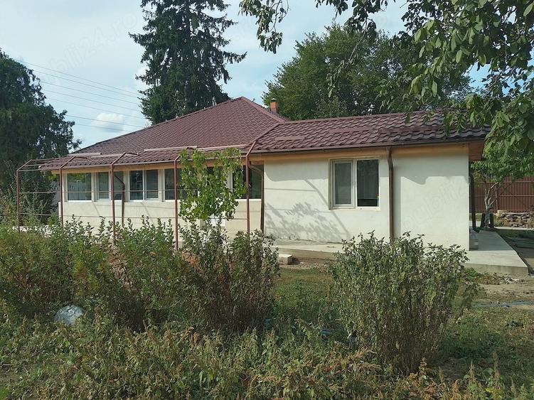 Casă cu Teren 2000 Mp în Oprișenești