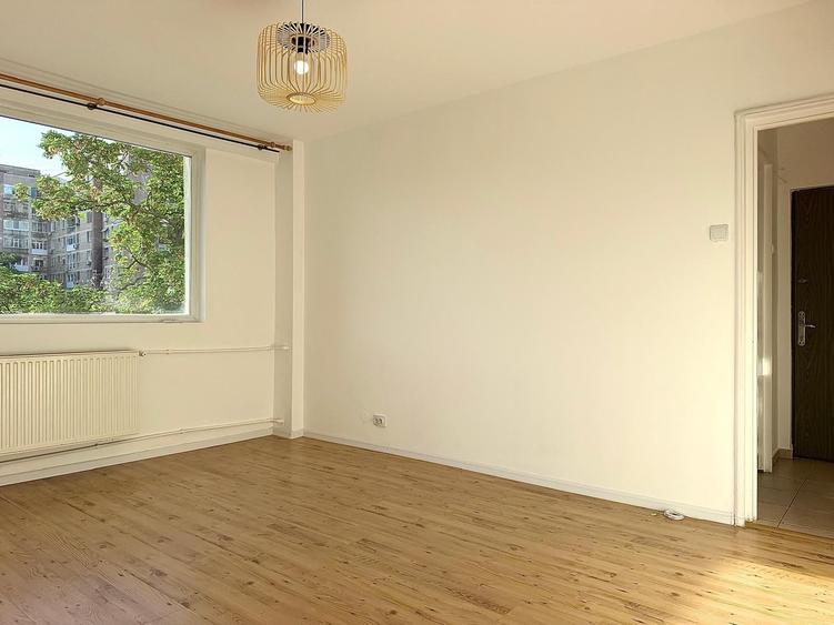 Apartament cu 4 camere decomandat în Drumul Taberei