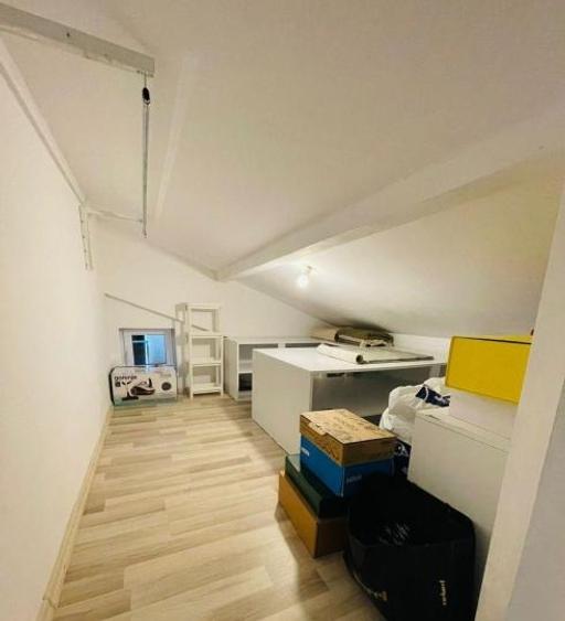 Apartament cu 4 camere semidecomandat în Bucureștii Noi