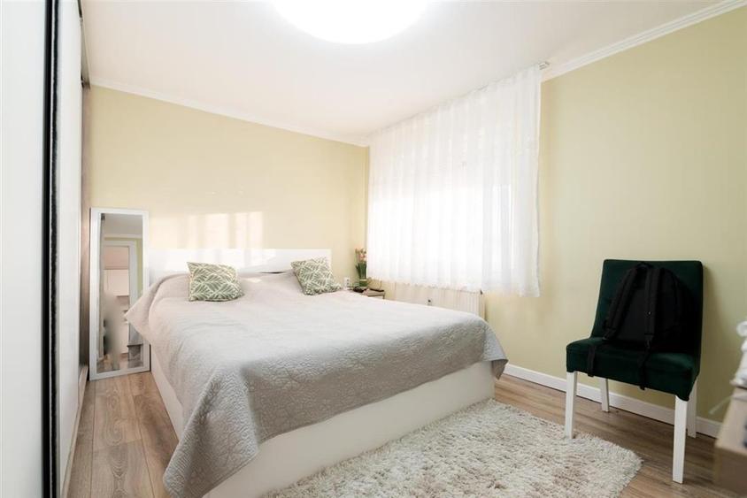 Apartament cu 2 camere decomandat în Sânmartin