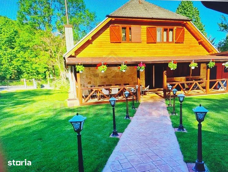 Casă cu 10 camere cu Teren 1000 Mp în Cerbăl