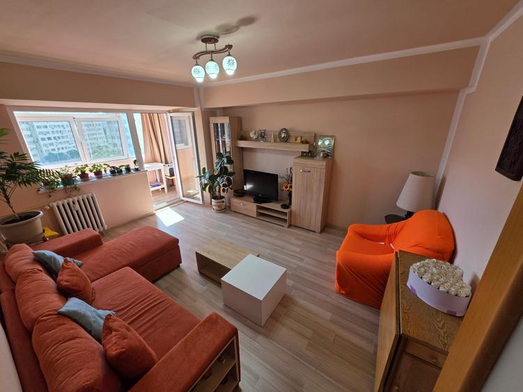 Apartament cu 3 camere decomandat în Doamna Ghica