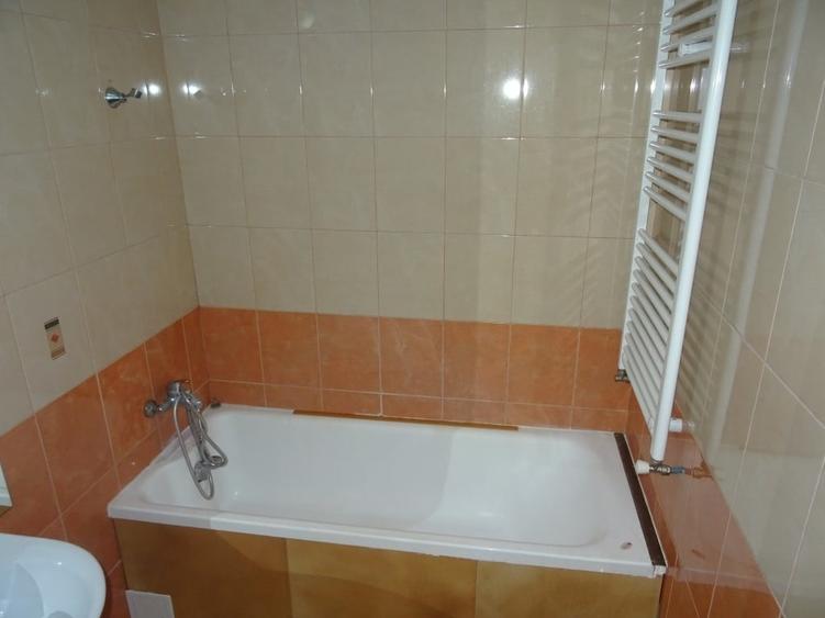 Garsonieră decomandată în Splaiul Unirii