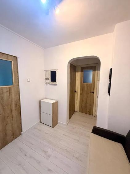 Apartament cu 2 camere decomandat în Nicolina