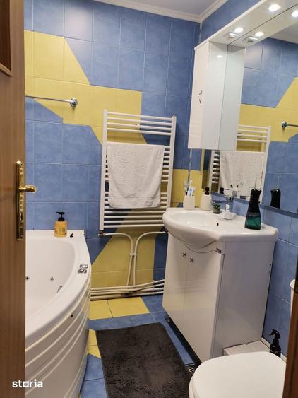 Apartament cu 3 camere decomandat în Mioriței