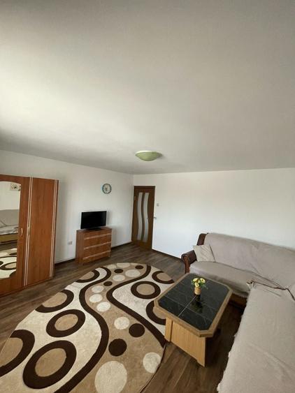 Apartament cu 2 camere decomandat în Craiovița Nouă
