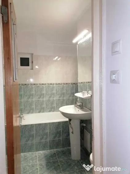 Apartament cu 3 camere decomandat în Traian