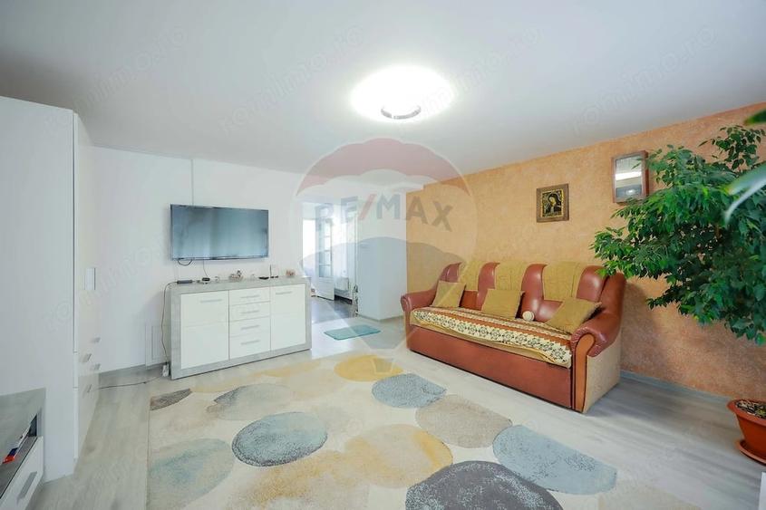 Casă cu 5 camere cu Teren 395 Mp în Central