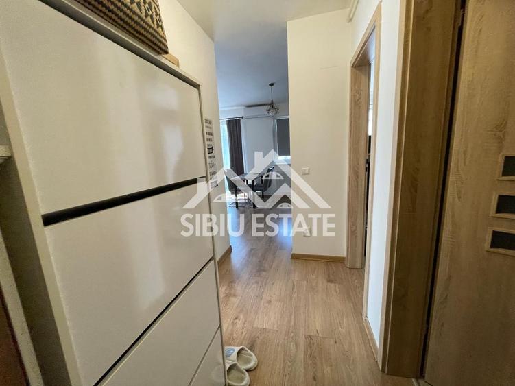 Apartament cu 3 camere semidecomandat, mobilat în Turnișor