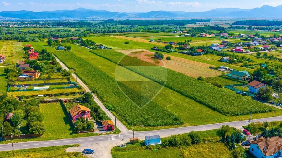 Teren Construcții intravilan de 10800 mp, în Podu Oltului