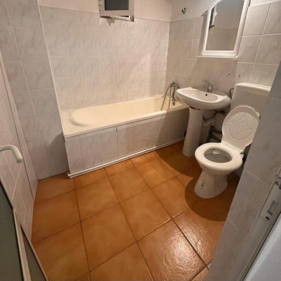 Apartament cu 4 camere decomandat în E3