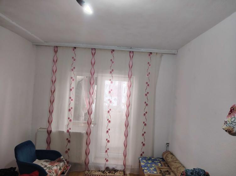 Apartament de vanzare 3 camere, etaj 1 - 6