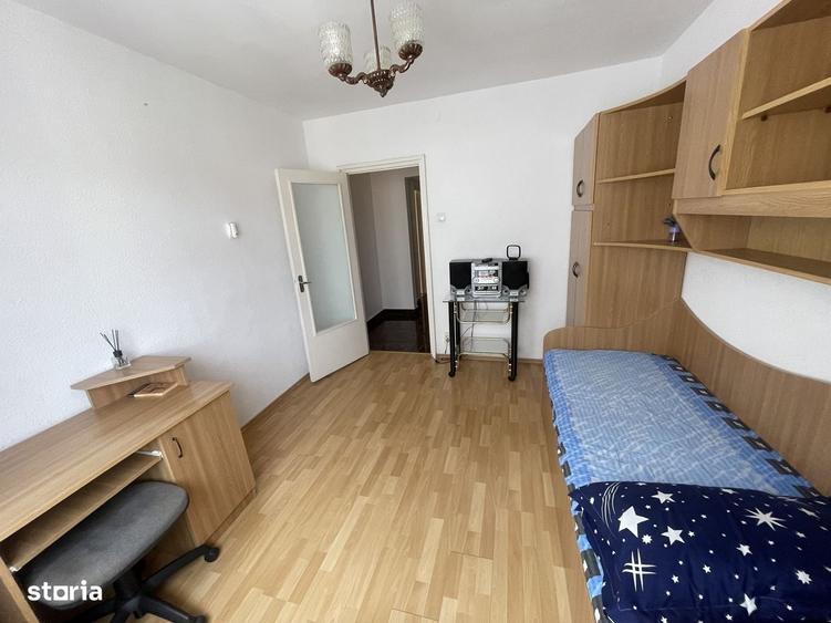 Apartament cu 3 camere decomandat în Vasile Aaron