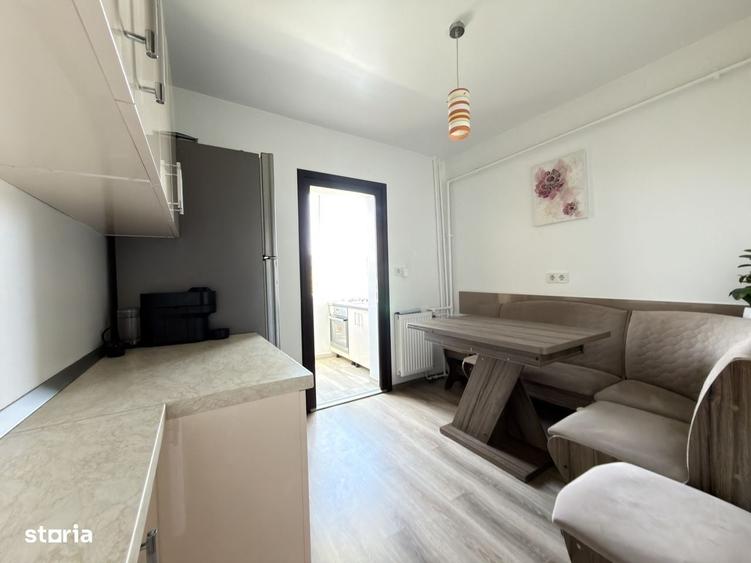 Apartament cu 3 camere decomandat în Girocului