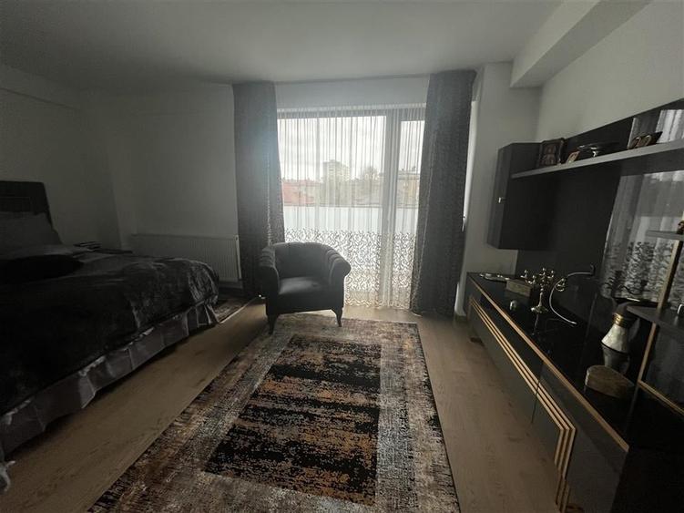 Apartament cu 4 camere decomandat, mobilat în Eminescu