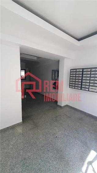 Apartament cu 3 camere semidecomandat în Fundeni