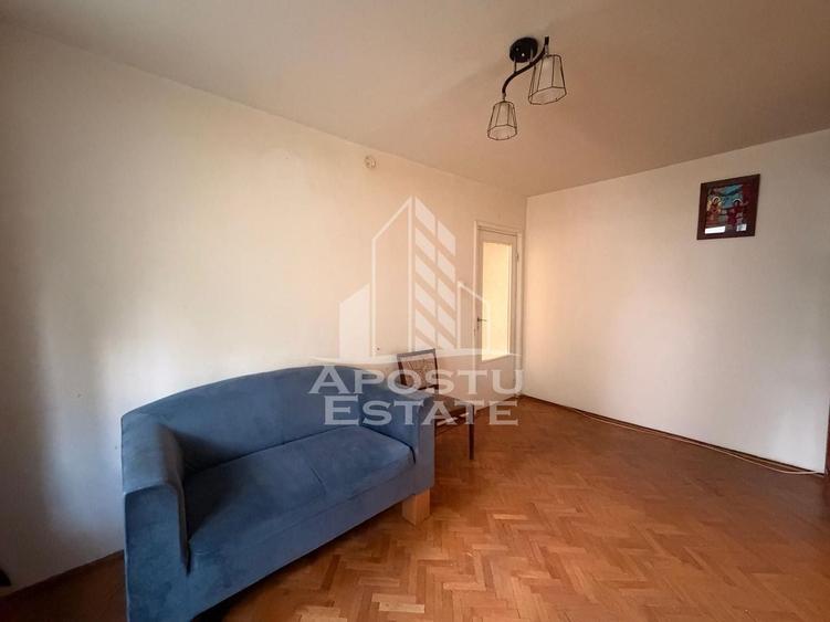 Apartament cu 2 camere semidecomandat, mobilat în Central