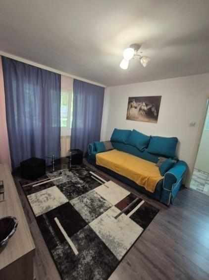 Apartament cu 2 camere semidecomandat, mobilat în Podu Roș — fotografia 1