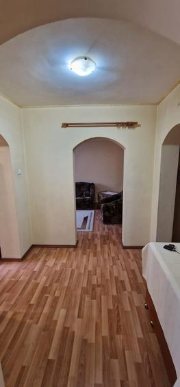 Sud ,se inchiriaza apartament decomandat 3 camere,pret 300 euro - 9
