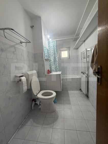 Apartament cu 4 camere decomandat, mobilat în Micro 5