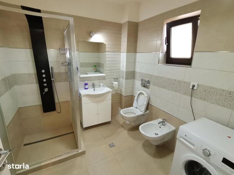 Casă cu 4 camere decomandat în Central