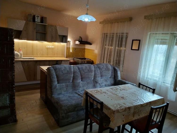 Casă cu 5 camere în Racovița