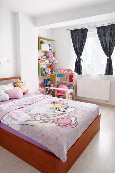 Apartament cu 3 camere decomandat în 13 Decembrie